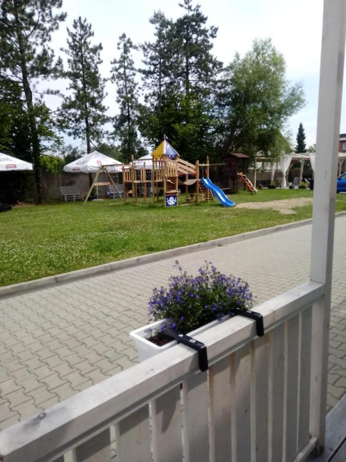 Old Tree Village & Restaurant Oswiecim Bagian luar foto