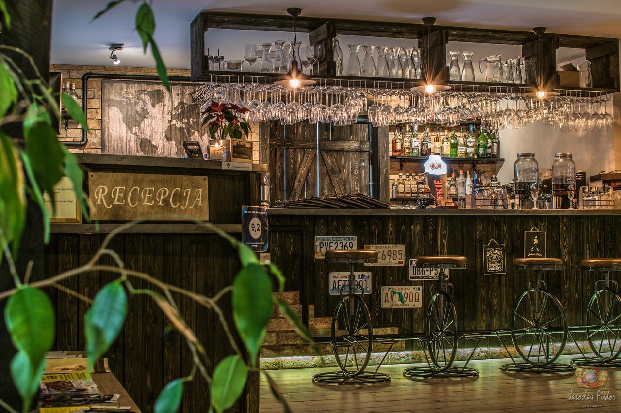 Old Tree Village & Restaurant Oswiecim Bagian luar foto